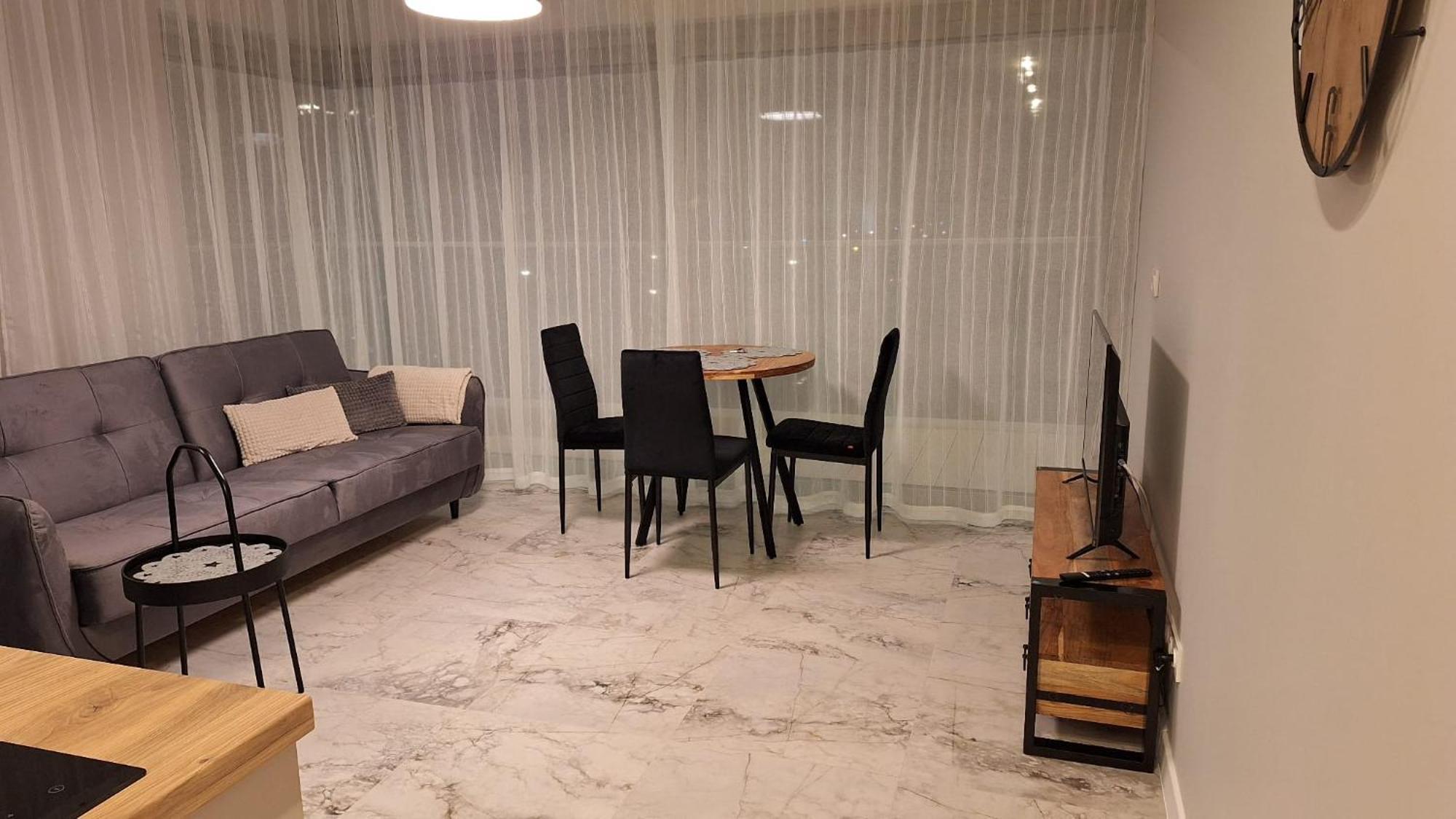 M&m Solaris 401 Apartment